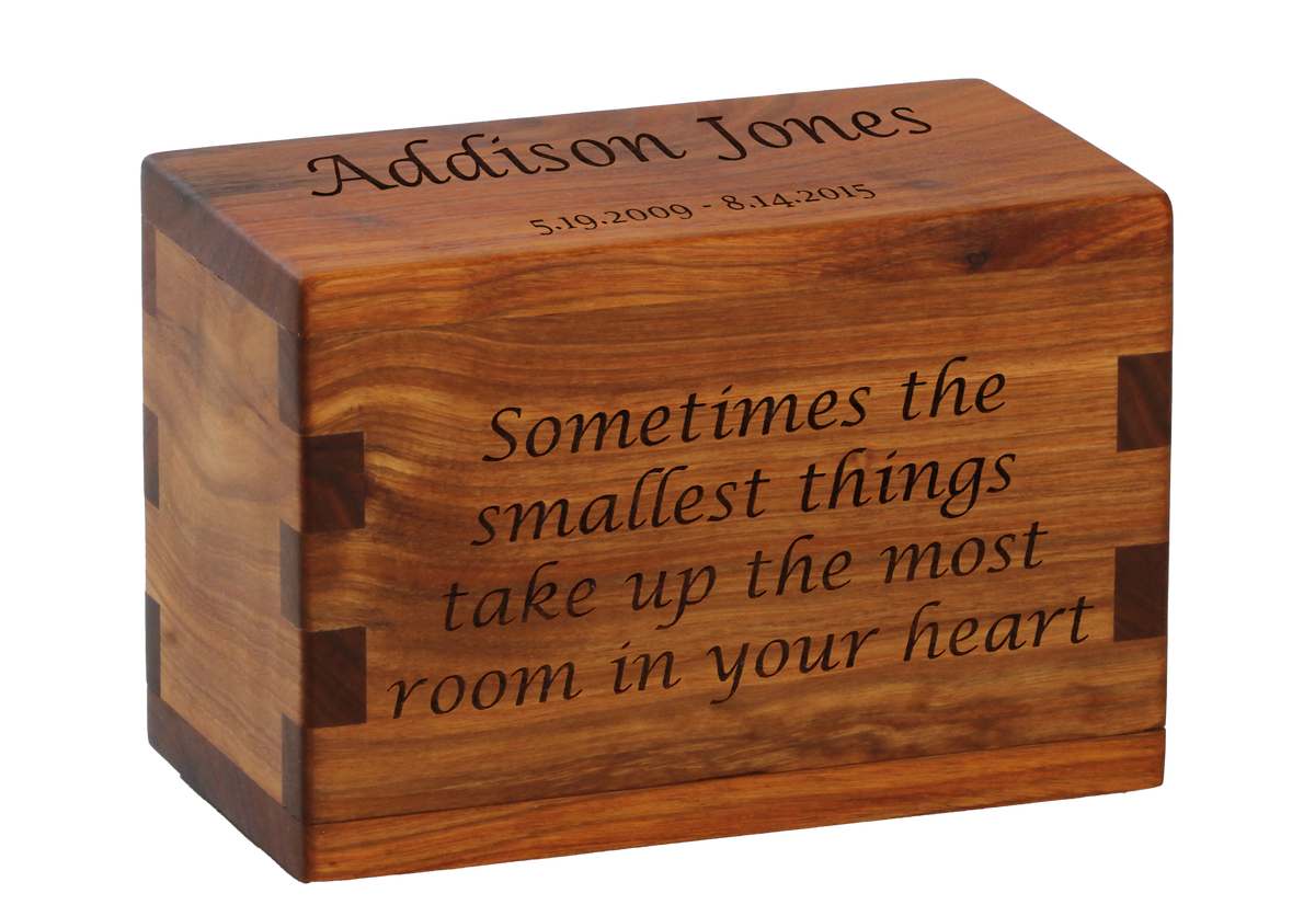 Cremation urn with laser engraving showing a comforting poem.